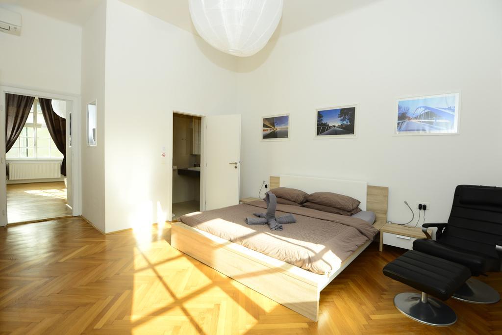 Galeria Rooms Ljubljana Bilik gambar